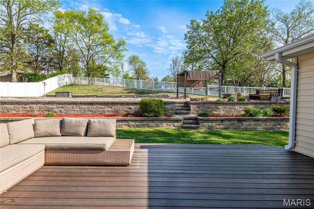 4851 Arevalo Drive, St Louis, MO 63128