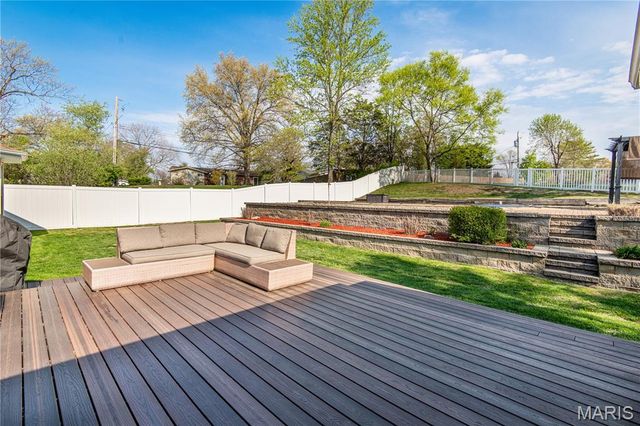 4851 Arevalo Drive, St Louis, MO 63128