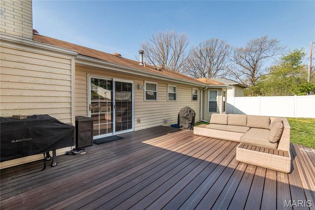 4851 Arevalo Drive, St Louis, MO 63128