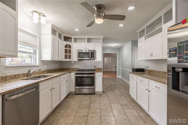 4851 Arevalo Drive, St Louis, MO 63128