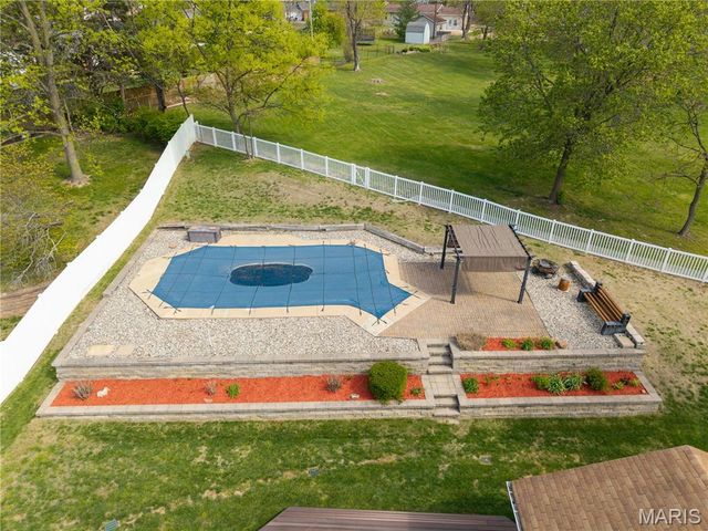 4851 Arevalo Drive, St Louis, MO 63128