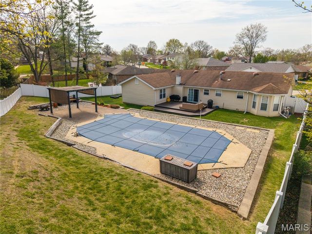 4851 Arevalo Drive, St Louis, MO 63128