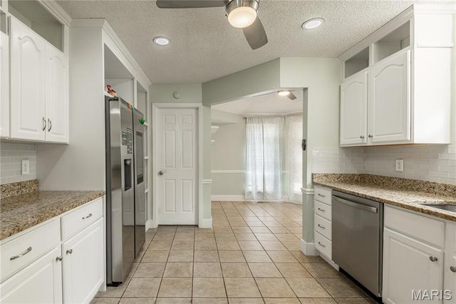 4851 Arevalo Drive, St Louis, MO 63128