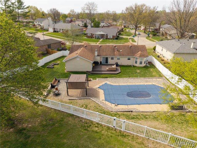 4851 Arevalo Drive, St Louis, MO 63128