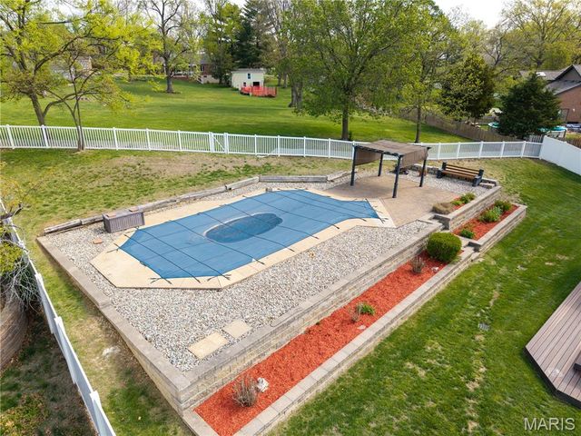 4851 Arevalo Drive, St Louis, MO 63128