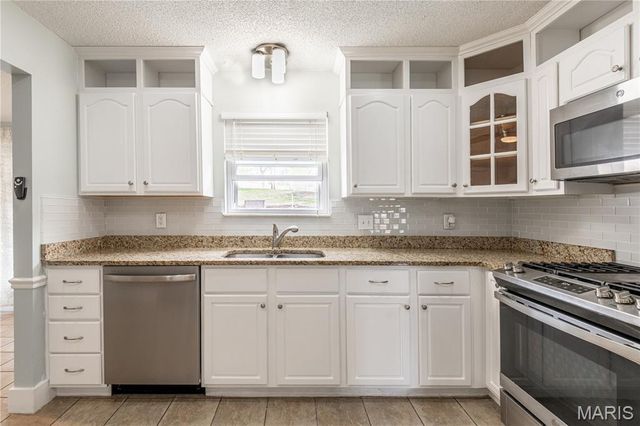 4851 Arevalo Drive, St Louis, MO 63128