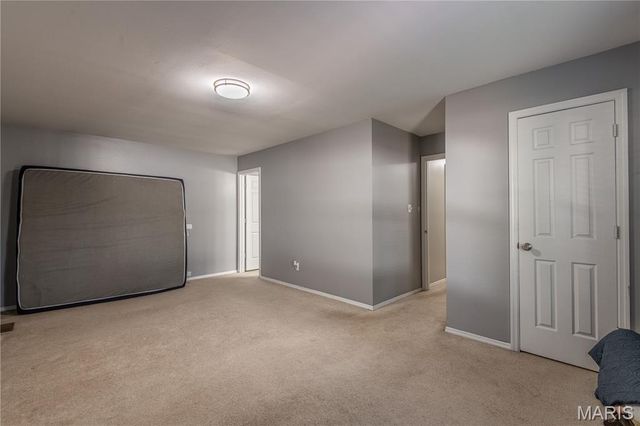 4851 Arevalo Drive, St Louis, MO 63128