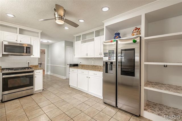 4851 Arevalo Drive, St Louis, MO 63128