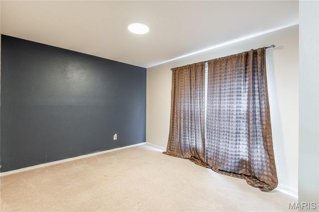 4851 Arevalo Drive, St Louis, MO 63128