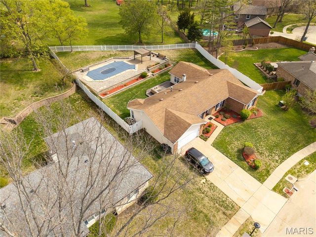 4851 Arevalo Drive, St Louis, MO 63128