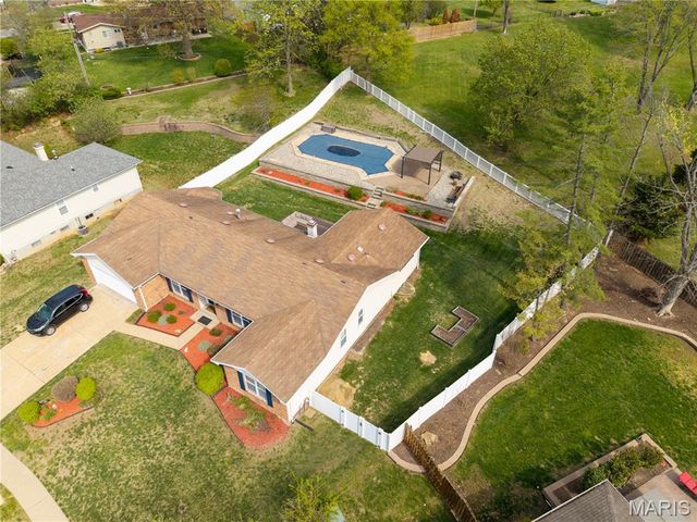 4851 Arevalo Drive, St Louis, MO 63128