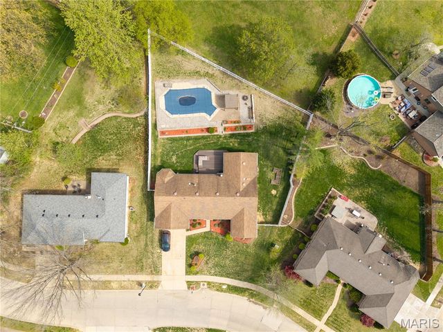 4851 Arevalo Drive, St Louis, MO 63128