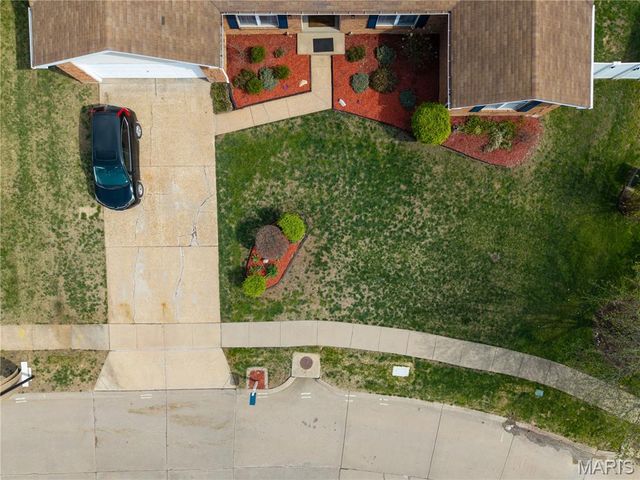 4851 Arevalo Drive, St Louis, MO 63128