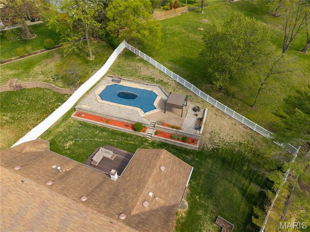 4851 Arevalo Drive, St Louis, MO 63128