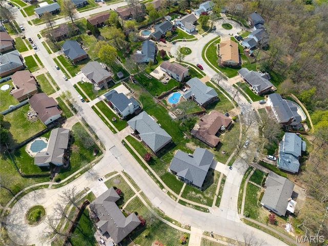 4851 Arevalo Drive, St Louis, MO 63128