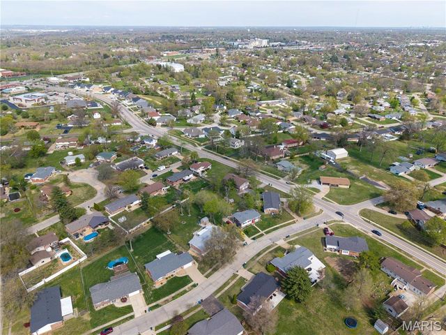 4851 Arevalo Drive, St Louis, MO 63128