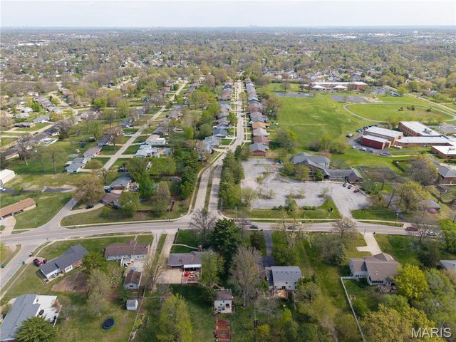 4851 Arevalo Drive, St Louis, MO 63128