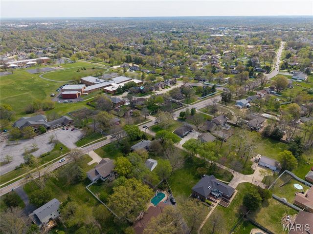 4851 Arevalo Drive, St Louis, MO 63128