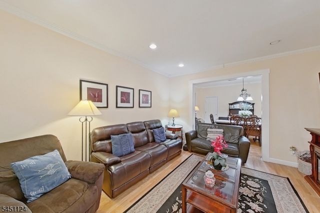 402 Davis Ave, Harrison Town, NJ 07029