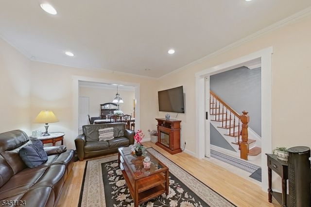 402 Davis Ave, Harrison Town, NJ 07029