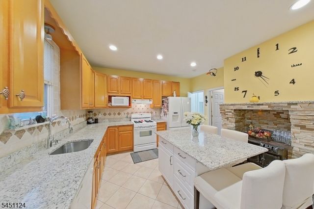 402 Davis Ave, Harrison Town, NJ 07029