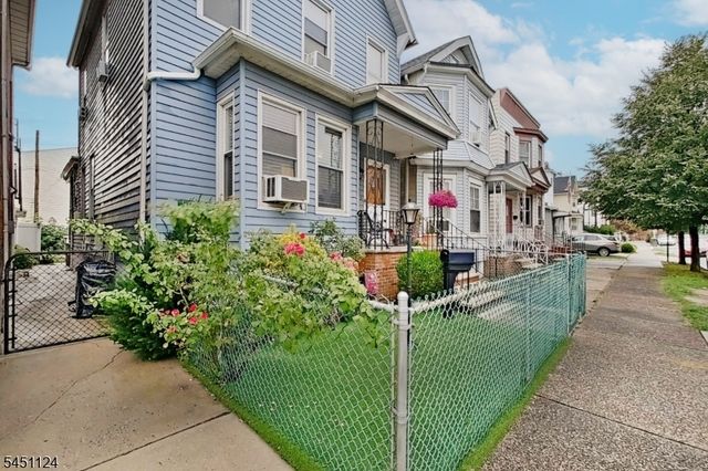 402 Davis Ave, Harrison Town, NJ 07029