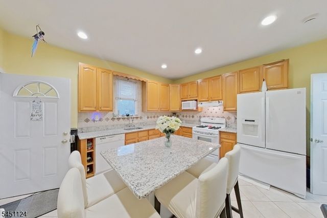 402 Davis Ave, Harrison Town, NJ 07029
