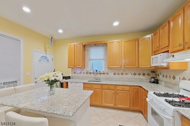 402 Davis Ave, Harrison Town, NJ 07029