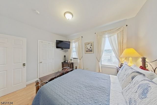 402 Davis Ave, Harrison Town, NJ 07029