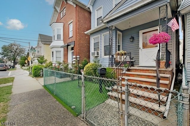 402 Davis Ave, Harrison Town, NJ 07029