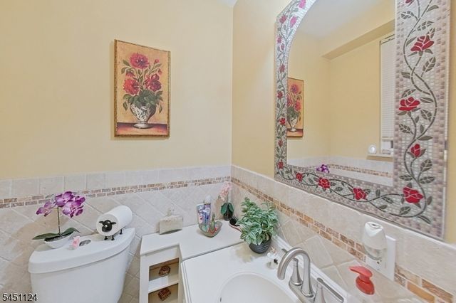 402 Davis Ave, Harrison Town, NJ 07029