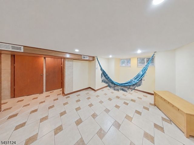 402 Davis Ave, Harrison Town, NJ 07029