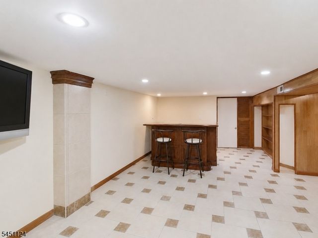 402 Davis Ave, Harrison Town, NJ 07029