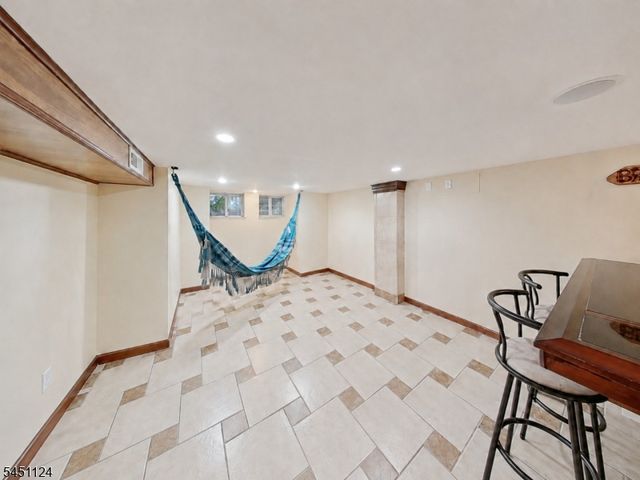 402 Davis Ave, Harrison Town, NJ 07029