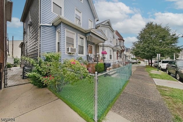 402 Davis Ave, Harrison Town, NJ 07029