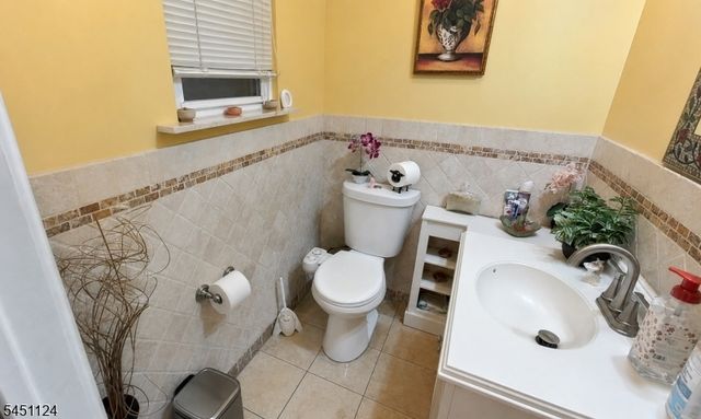 402 Davis Ave, Harrison Town, NJ 07029