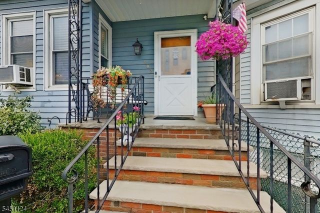 402 Davis Ave, Harrison Town, NJ 07029