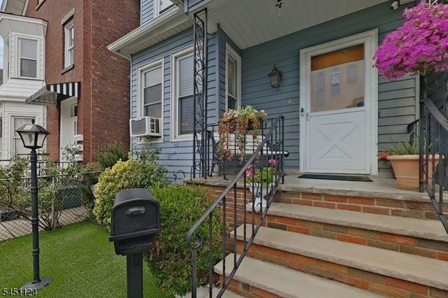 402 Davis Ave, Harrison Town, NJ 07029