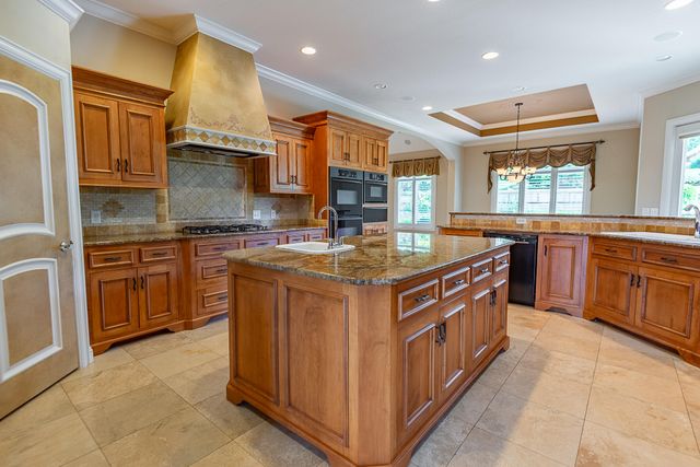 3780 E Pond Apple Drive, Springfield, MO 65809