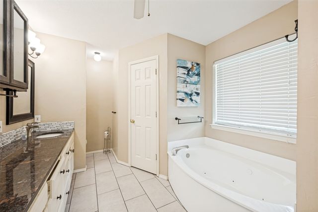 104 Creek Side Court, Kennedale, TX 76060
