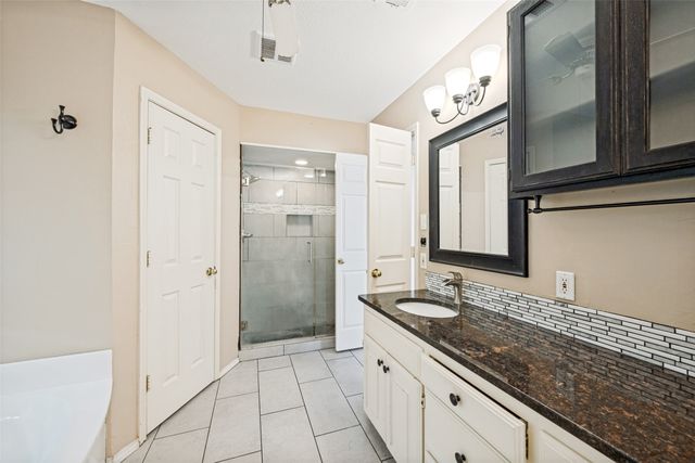 104 Creek Side Court, Kennedale, TX 76060