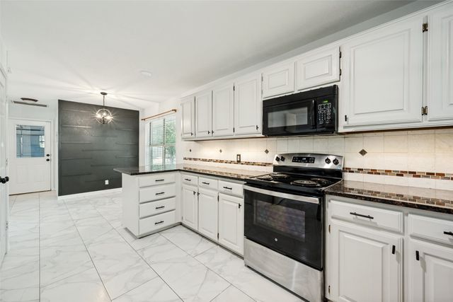 104 Creek Side Court, Kennedale, TX 76060