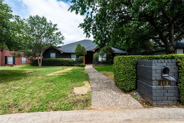 104 Creek Side Court, Kennedale, TX 76060