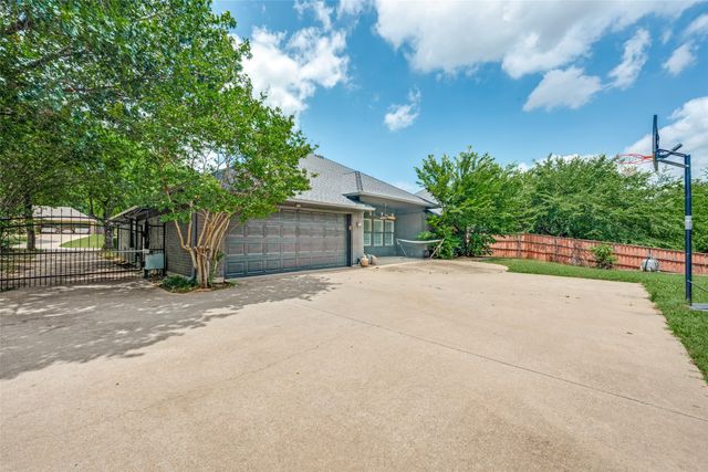 104 Creek Side Court, Kennedale, TX 76060