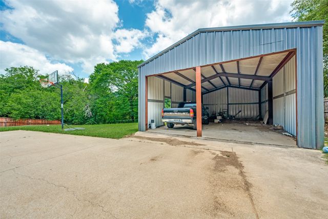 104 Creek Side Court, Kennedale, TX 76060