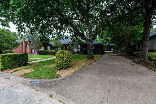 104 Creek Side Court, Kennedale, TX 76060