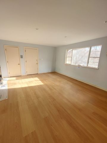 56 Jacqueline Rd 12, Waltham, MA 02452