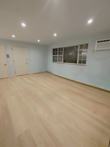 56 Jacqueline Rd 12, Waltham, MA 02452