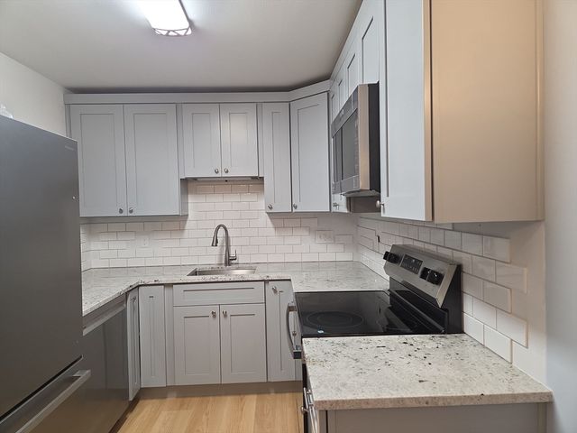 56 Jacqueline Rd 12, Waltham, MA 02452