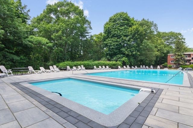 56 Jacqueline Rd 12, Waltham, MA 02452